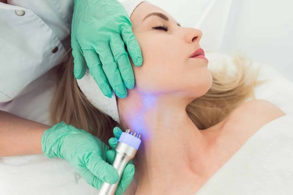 Comment la chromothérapie peut-elle être utilisée pour améliorer l'humeur et réguler le sommeil?